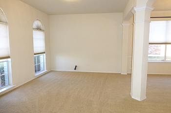 3rd image of 107 E Great Plains Trl