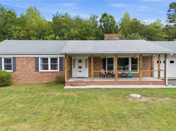 6135 Stanleyville Dr, Rural Hall, NC 27045