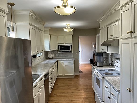 4th image of 73 Woodhill Ct