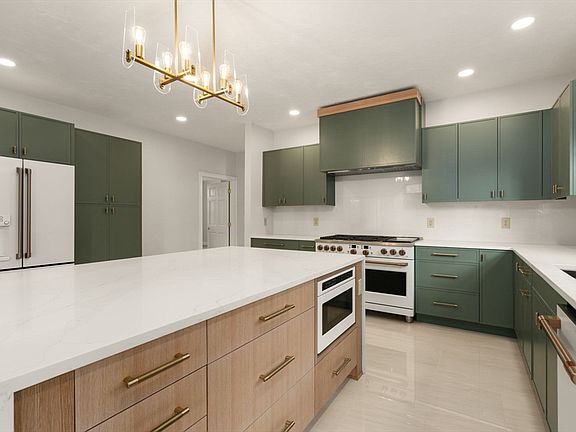 3rd image of 140 York St