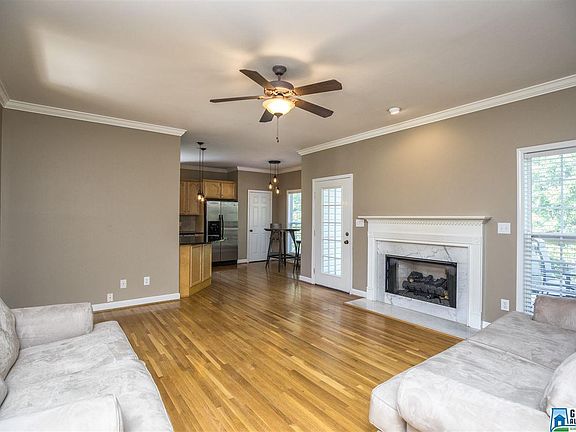 3rd image of 524 Willow Ln