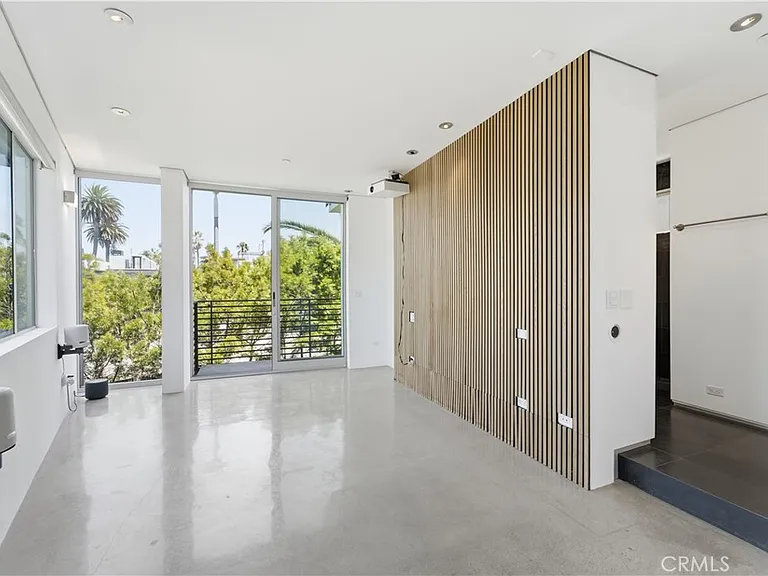 404 Grand Blvd — Photo 22