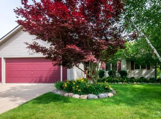 424 Berkshire Dr, Saline, MI 48176