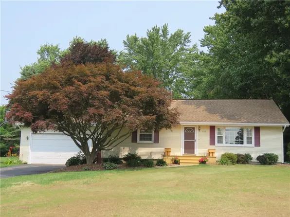 802 Stony Point Rd, Spencerport, NY 14559