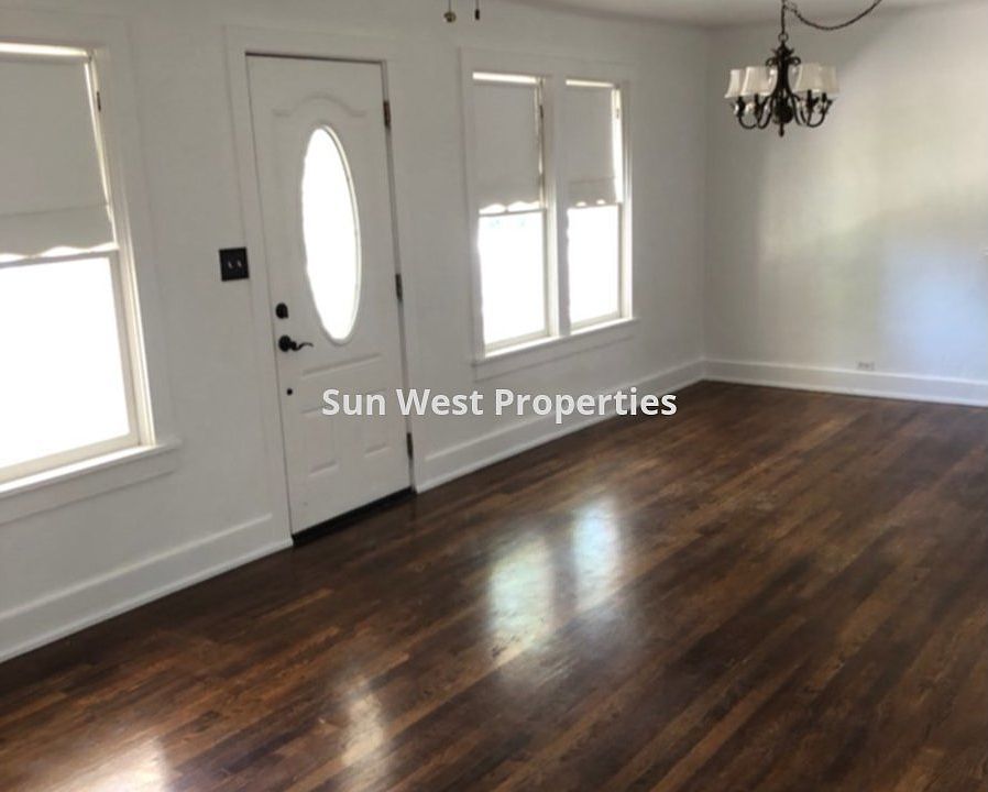 1st image of 300 W Ross St
