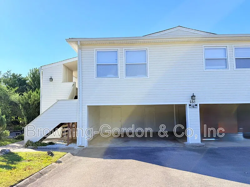 2 bed, 1.0 bath, 912 sqft, $1,595 — Photo 1