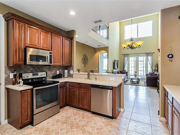 3rd image of 532 Woodland Terrace Blvd