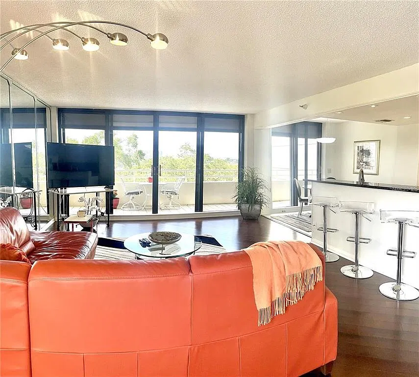 2 bed, 2.0 bath, 1476 sqft, $2,500 — Photo 4