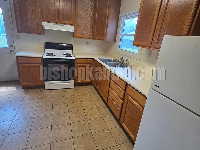 1023 Brenda Ct — Photo 2