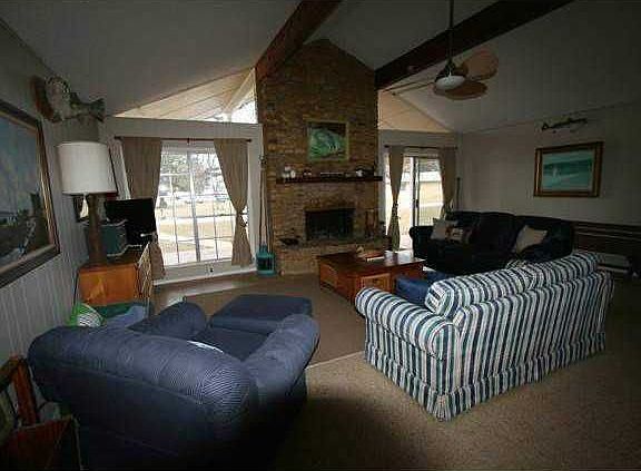 4th image of 102 N Shorewood Dr
