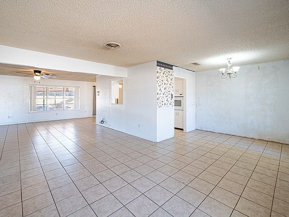 5th image of 2608 Rebecca Dr