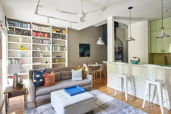 Sold by Compass | media 21