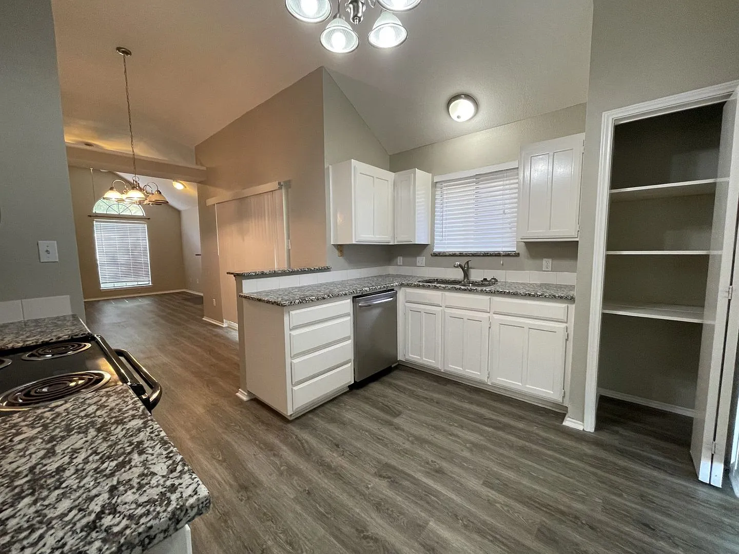 5737 Sterling Green Trl, Arlington TX 76017 — Photo 4