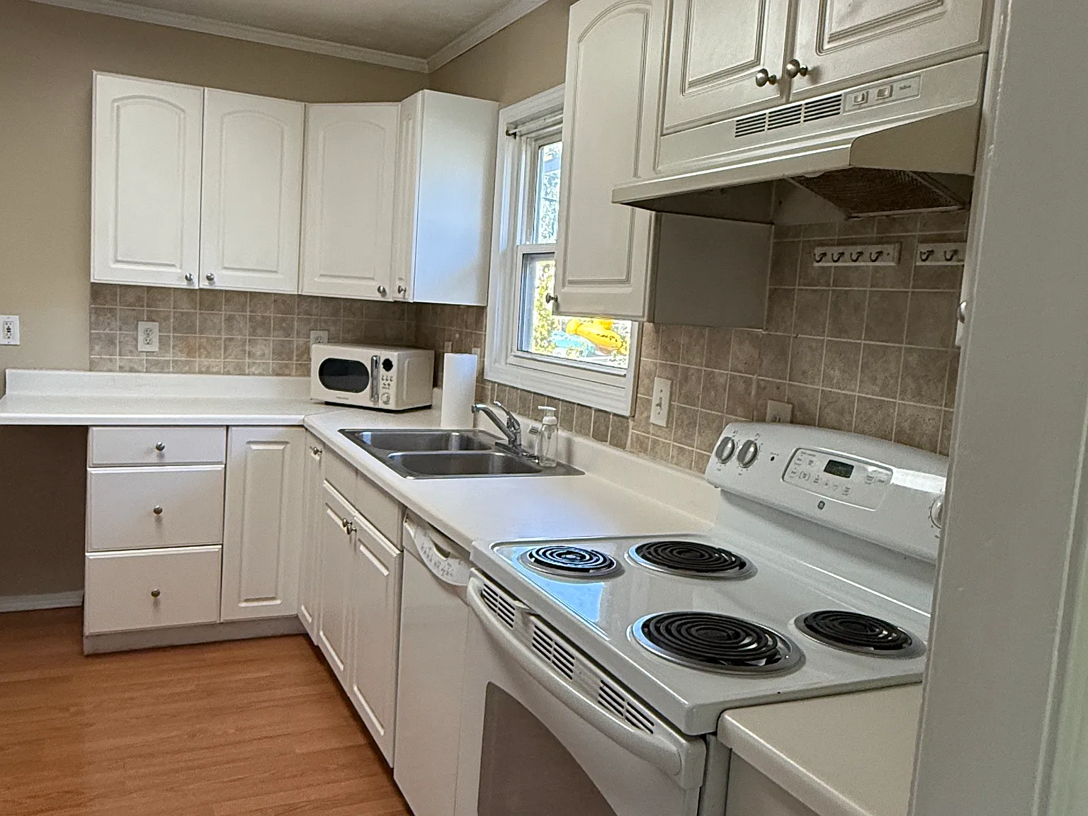 3 bed, 984 sqft, $1,650 — Photo 4