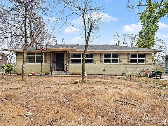 3rd image of 1147 Oakley Dr