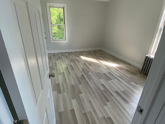 5th image of 474 Leslie St #2R