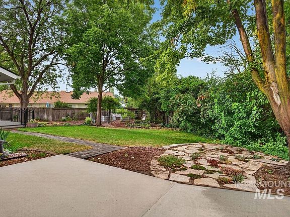 4th image of 2239 N Carissa Pl