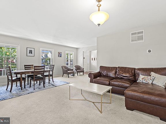 5th image of 21034 Lowell Ct