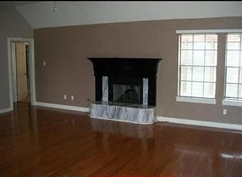5th image of 114 Silver Lace St