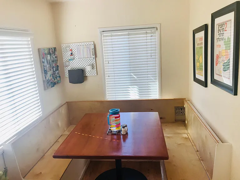 Eat-in kitchen nook