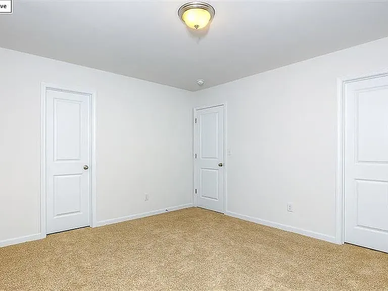 418 Grantham Ln — Photo 18