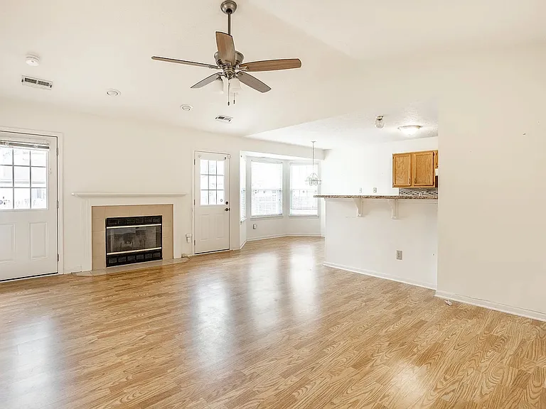1911 Maple Park Dr — Photo 10
