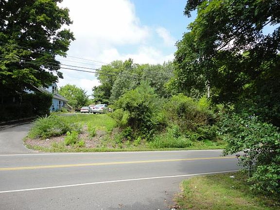 4th image of 890 Cumberland Dr