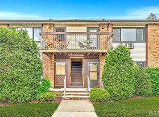 306 Cricket Ln, Woodbridge, NJ
