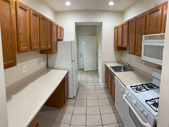 4th image of 2716 4th St NE Unit 2