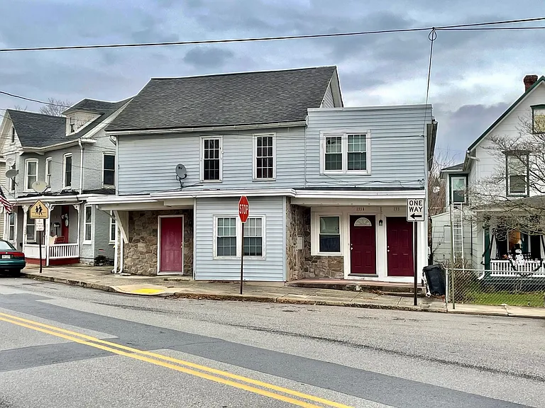 133-135 N Potomac St — Photo 1