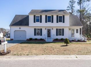 8401 Sherwood Forest Dr, North Chesterfield, VA 23237
