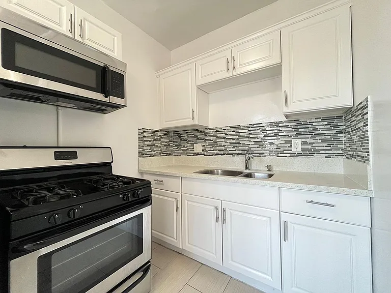 2743 San Marino Street — Photo 12
