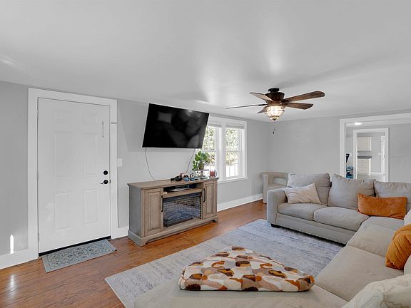 2nd image of 1114 West St