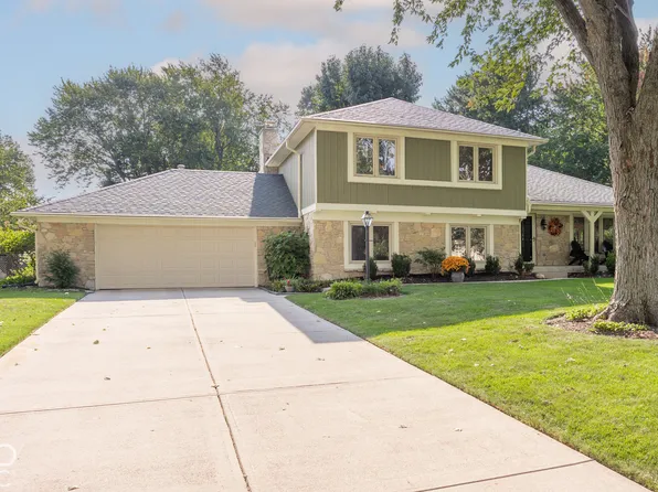 531 E Village Dr, Carmel, IN 46032