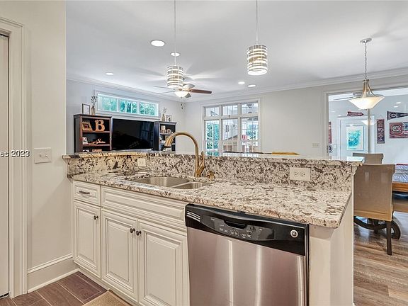 4th image of 6 Gold Oak Dr