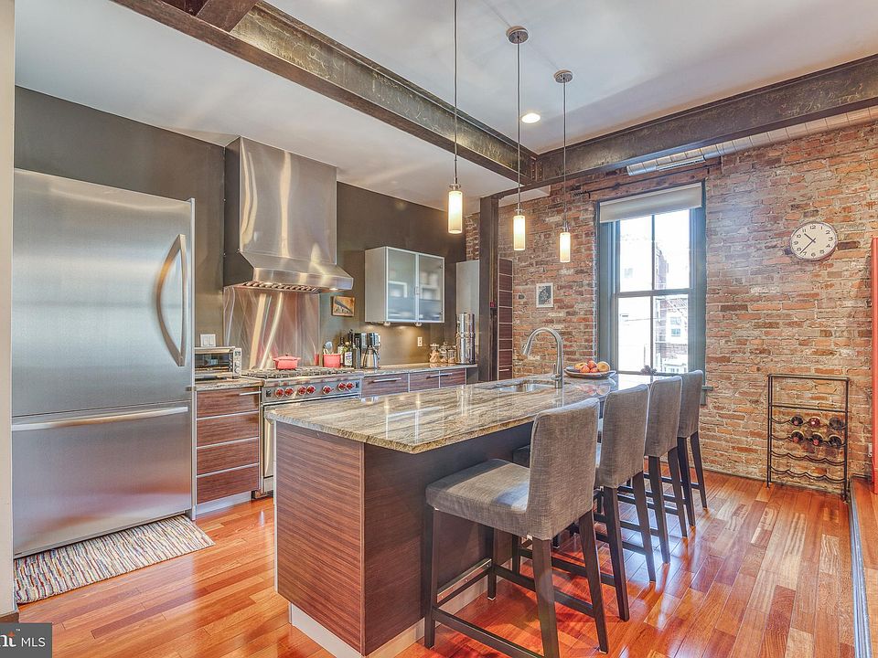1st image of 639 Catharine St #200