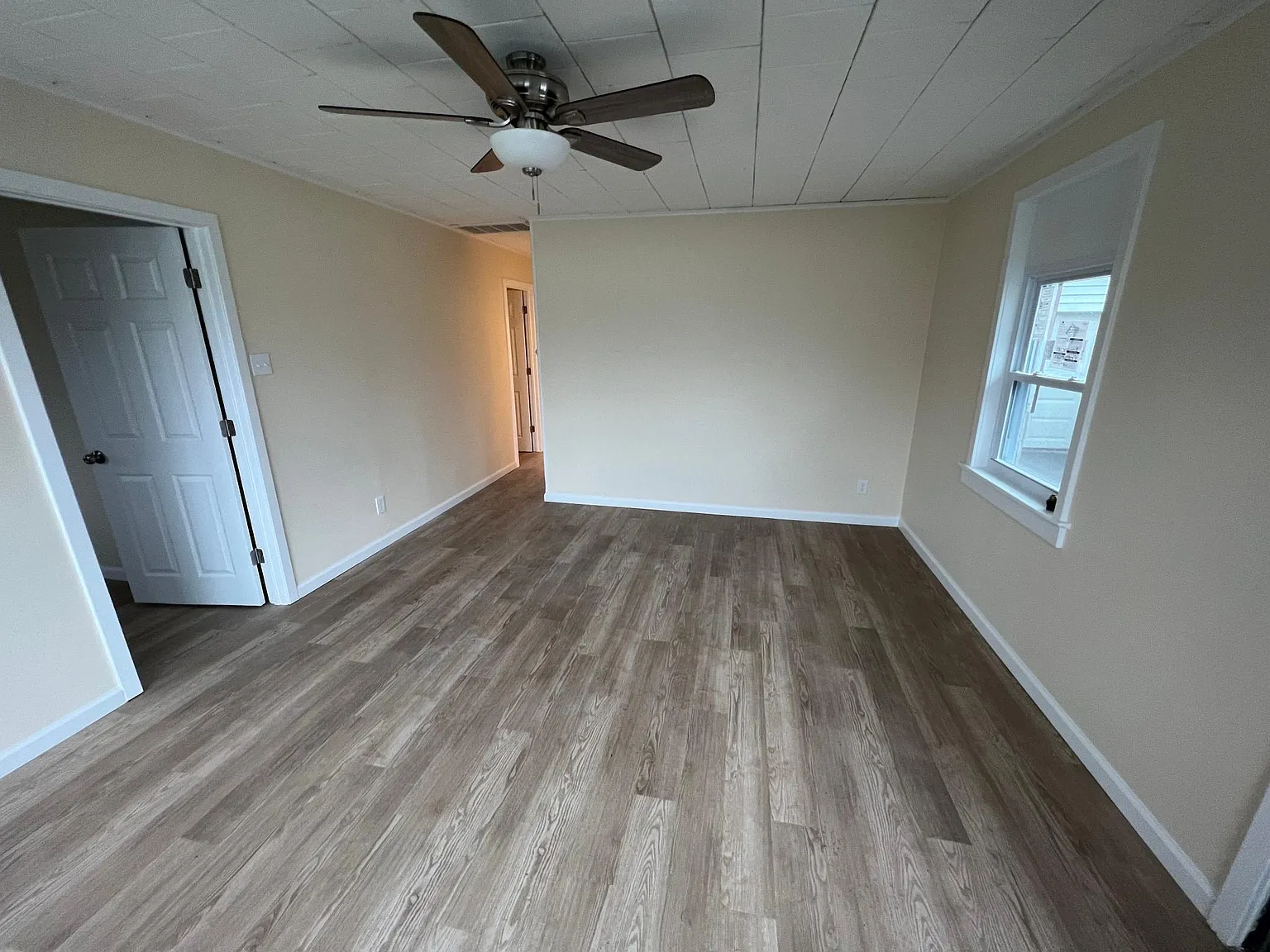 450 Carlisa Dr — Photo 2