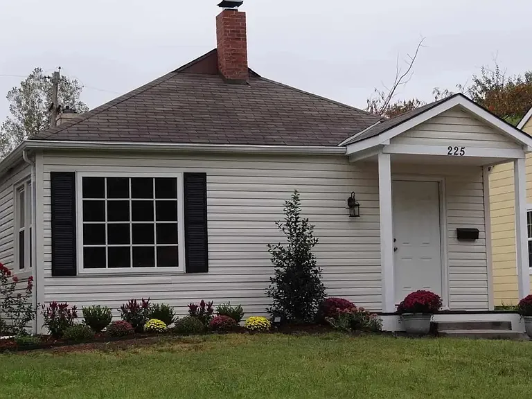 225 S Bleckley Dr — Photo 1