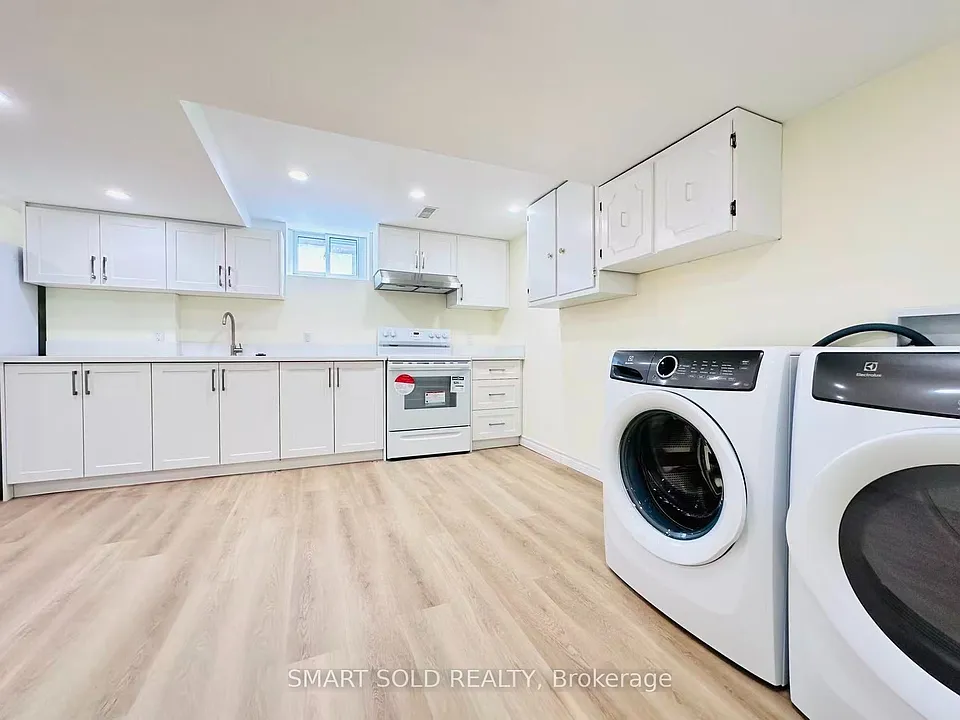 22 Hemingway Cres #BASEMENT
