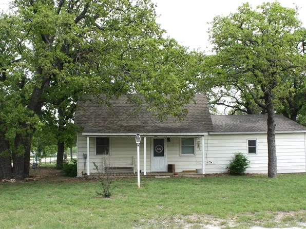 301 Grand St, Montague, TX 76251
