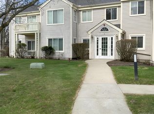 27 Bayberry Dr, Peekskill, NY 10566