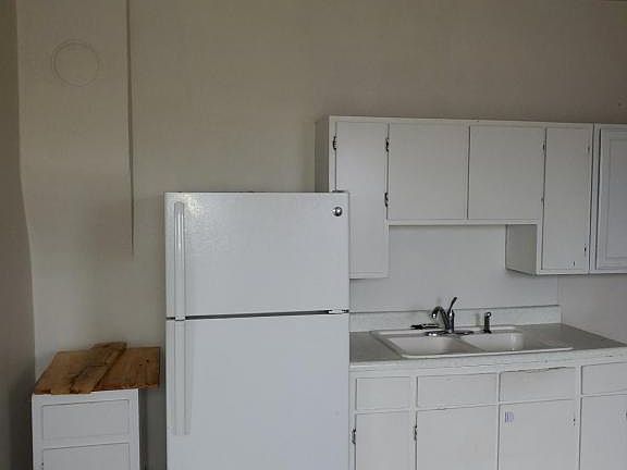 5th image of 303 1/2 W High St #6