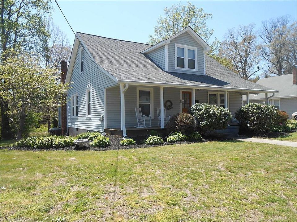 1st image of 214 E Poplar St
