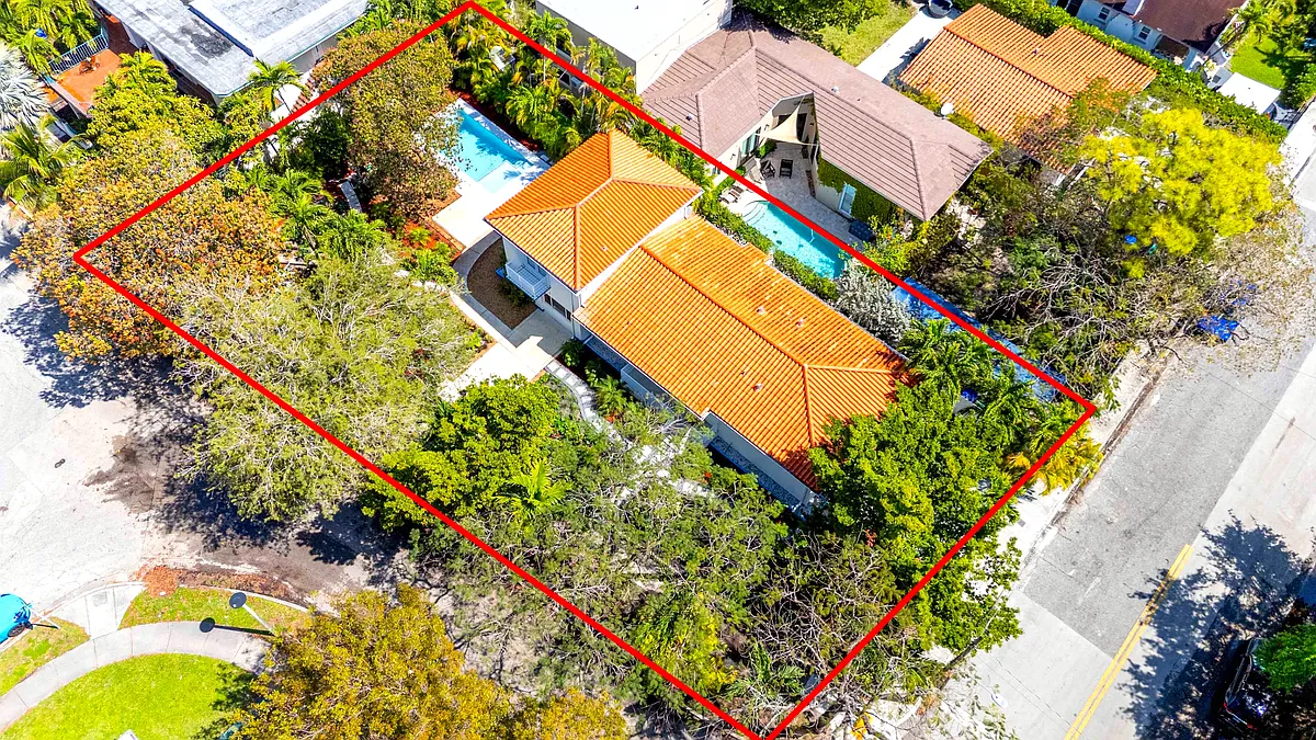 Building Photo - 1345 SW 14th Ave