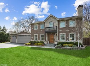 2S514 Arrowhead Dr, Wheaton, IL 60189