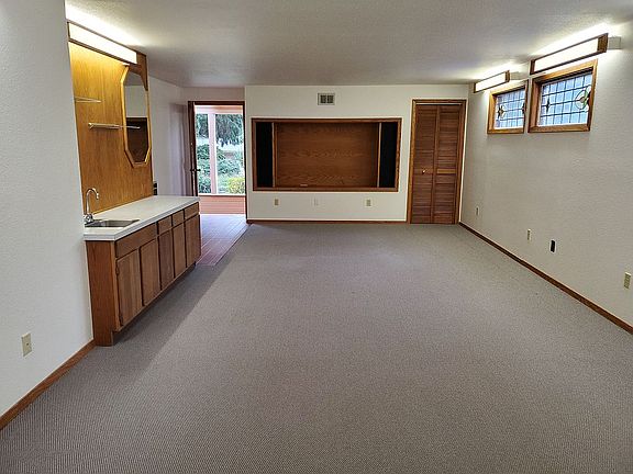 3rd image of 392 NW Brookwood Ln