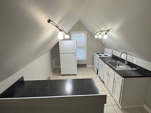 5th image of 229 N Sandusky St APT 1
