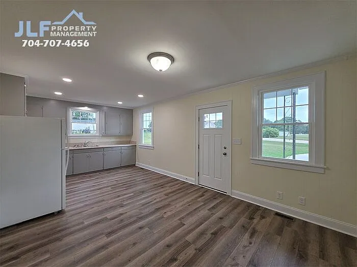 6400 Bringle Ferry Rd — Photo 2