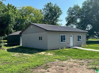 911 W 4th St, Ponca, NE 68770