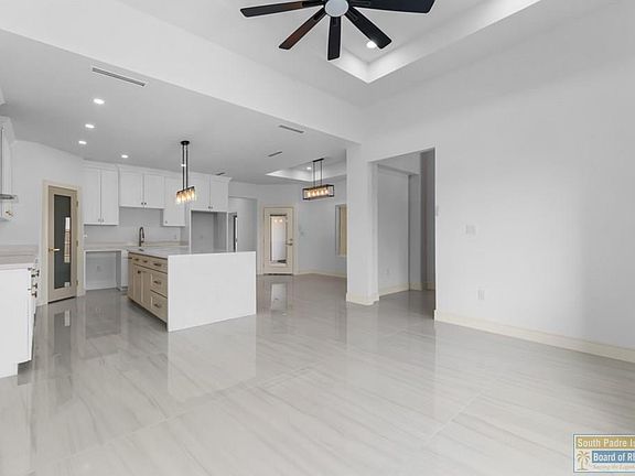 3rd image of 6999 Heritage Oak Dr